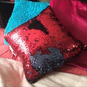 FREE W/ PURCHASE Sequined flip shimmer pillow